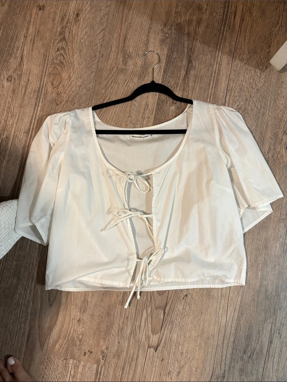 Abercrombie & Fitch White Tie-Front Crop Blouse